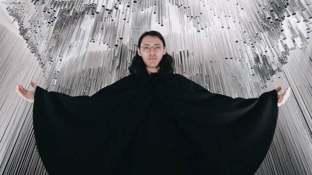 Un japons funda una religin que te obliga a salir del trabajo a tu hora: as es el nuevo 'dios freelance'