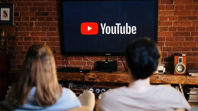 YouTube ya no es cosa de m�viles: ahora se ve en grupo, en la tele y est� ganando a Netflix