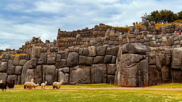 Arque�logos desconcertados por el templo inca 'gemelo' de las pir�mides de Egipto: 'No sabemos c�mo se construy�'