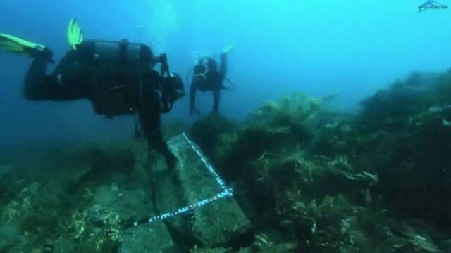 Arquelogos hallan un dispositivo tecnolgico del Imperio Romano bajo el agua en la baha de Miseno en Italia