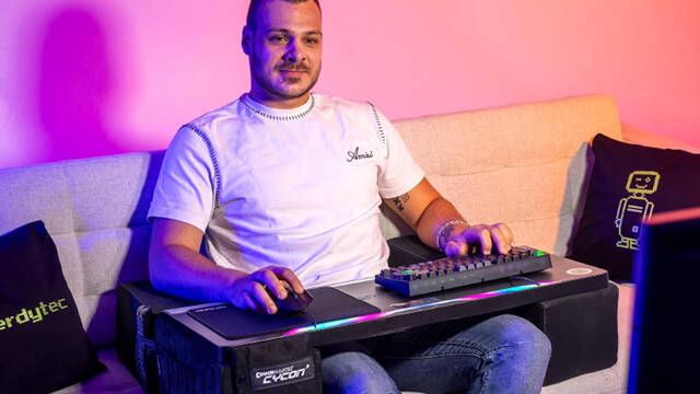Es un escritorio gaming que esconde un secreto brutal: convierte nuestro sof� en una oficina por menos de 200 euros