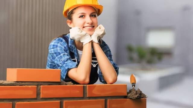 Un alba�ila abandona la inform�tica y ahora cobra mucho m�s: 'Las mujeres miran trabajos femeninos como enfermer�a'