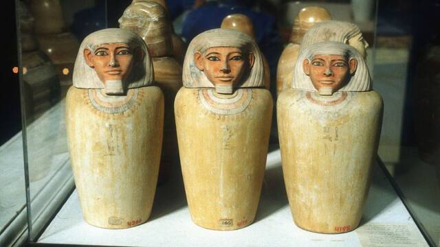 Arquelogos sorprendidos al hallar en un yacimiento funerario en Egipto un detalle oculto durante 4.000 aos: 'Es muy raro'
