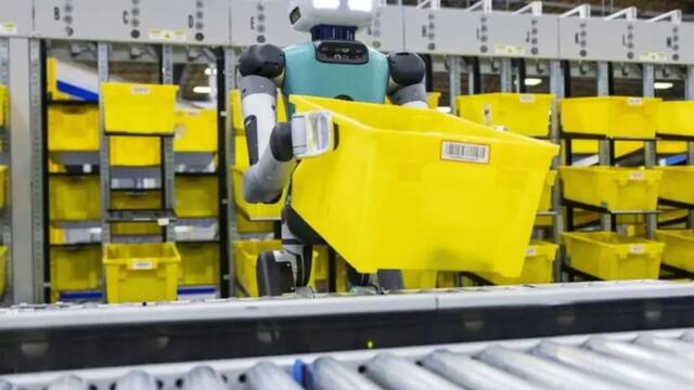 No es ciencia ficcin: los almacenes de Amazon tienen ya ms trabajadores robots que humanos y esto no es lo peor