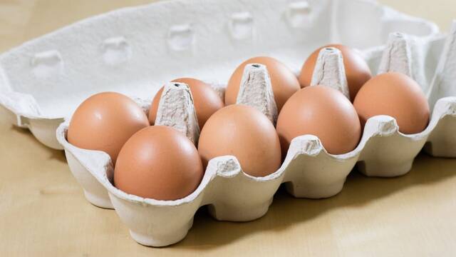 No hay que guardar los huevos 'sueltos' en la nevera y los expertos advierten del peligro: cuidado con la salmonela