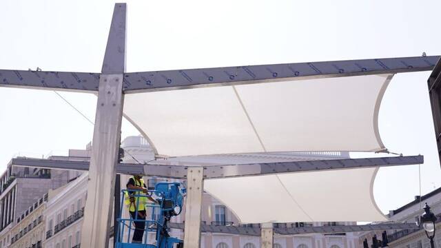 Alarma y preocupacin por los toldos instalados en Madrid: 'Actan como radiadores, no como proteccin'