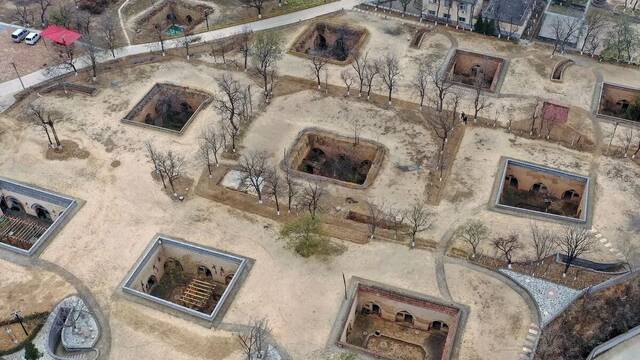 China tiene un pueblo lleno de 'hombres topo': viven bajo tierra desde hace 4000 a�os con temperaturas de hasta -27 grados.