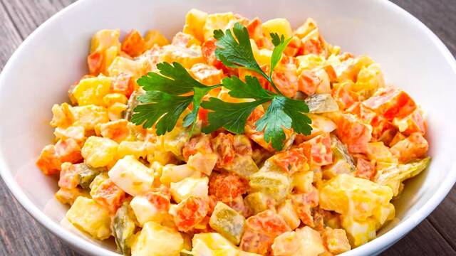 Loli, cocinera: 'La ensaladilla rusa m�s rica no debe llevar at�n ni bonito, sino 2 pu�ados de gambas y 1 huevo frito'