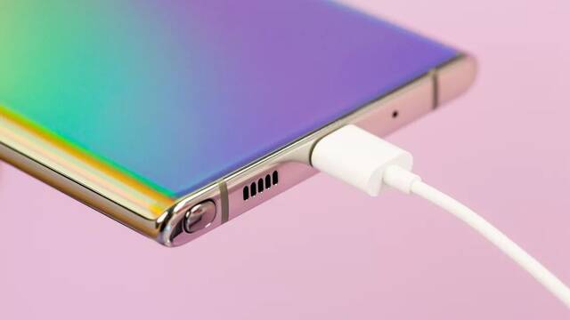 Samsung elimina sus burlas a Apple tras quitar su conector para auriculares