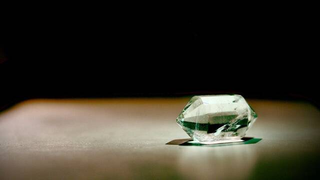 As es AM-III, el cristal ms duro del mundo capaz de rayar el diamante