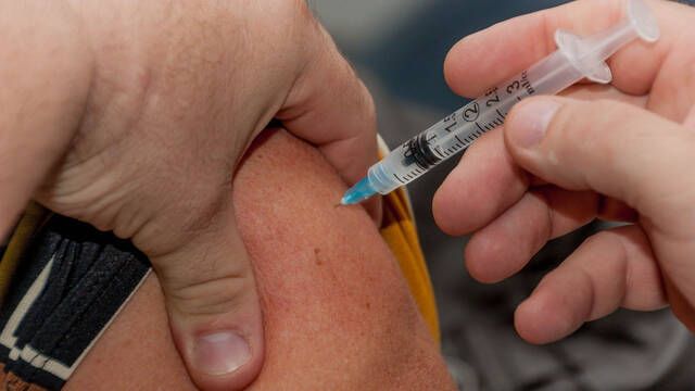 Hombre se vacuna contra Covid-19 unas 5 veces en 10 das con 3 vacunas diferentes
