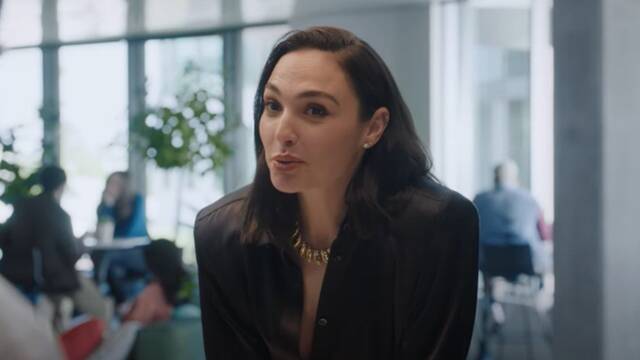 Gal Gadot le da un consejo a Arnold Schwarzenegger en un vdeo especial de Netflix