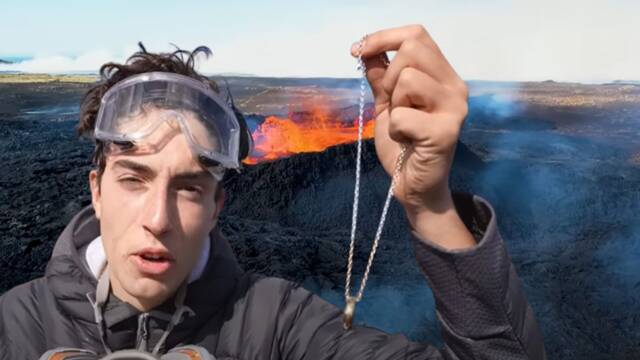 Un youtuber español viaja a un volcán en erupción para destruir el Anillo Único de Tolkien