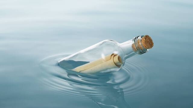 Encuentran un extrao mensaje en una botella tirada en la playa y reaviva el enigma de un naufragio sin resolver desde 2020