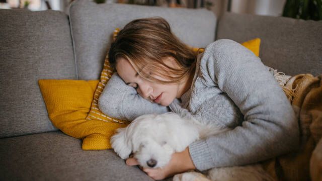 �Por qu� a veces la siesta te sienta fatal y da dolor de cabeza? Un doctor tiene la explicaci�n: 'Es como una gripe'