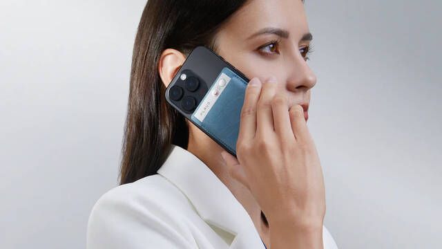 Esta grabadora del tamao de una tarjeta de crdito es como tener a JARVIS transcribiendo tus reuniones con IA