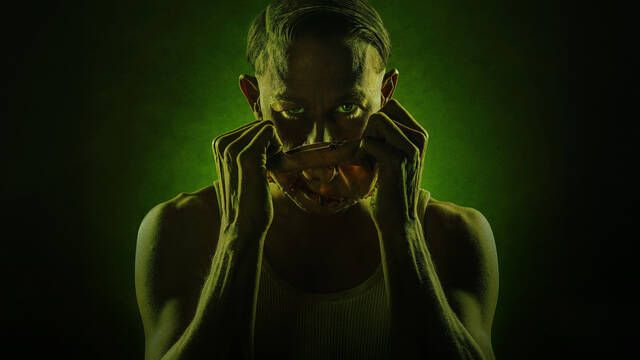 Charlie Hunnam se transforma en Ed Gein, el asesino que inspir 'La matanza de Texas', en la nueva serie de Netflix