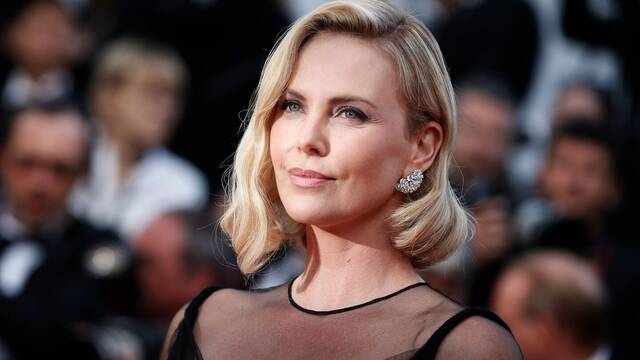 Charlize Theron, 50 a�os: 'Mi vida entera estaba en una maleta. Mi �nica alternativa era volver a casa, no hab�a futuro para m�'