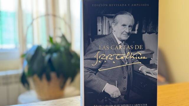 Si amas El Se�or de los Anillos y 'El Silmarillion', este libro profundiza en la labor de Tolkien, su personalidad y decisiones