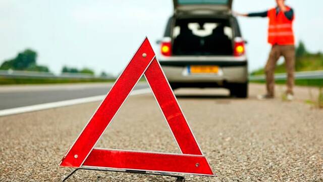 La Guardia Civil lo confirma: 'La baliza V-16 no se ve, hay casos en los que hay que seguir usando los tri�ngulos'