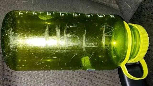 Una familia consigue salvarse gracias a enviar un mensaje en una botella