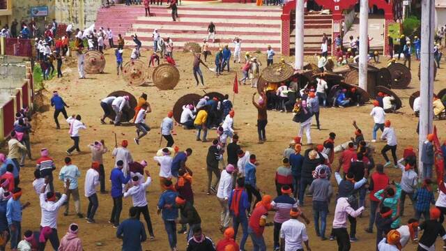 La batalla de las piedras: As es esta tradicin de la India