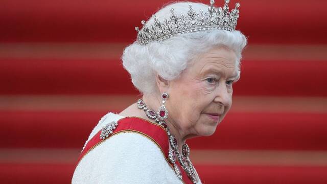 'The Crown' paraliza su Temporada 6 tras la muerte de la Reina Isabel II