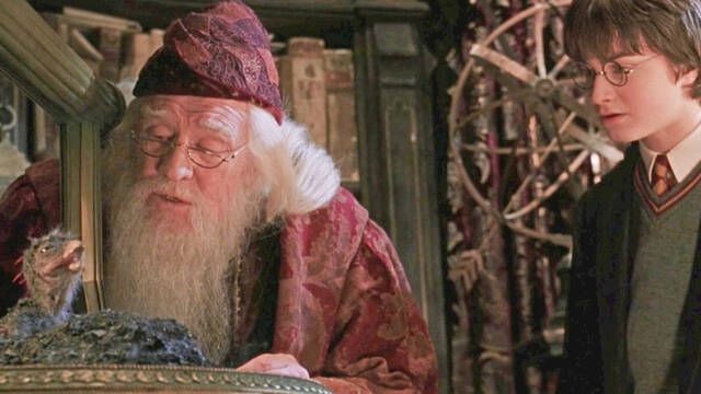 El hijo del actor de Dumbledore arremete contra la serie de Harry Potter de HBO: 'Dejad las pelculas en paz'