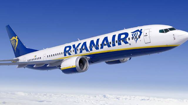 El director de Ryanair pagar un extra a sus empleados por cada maleta que detecten demasiado grande: 'Que vuelen sin bultos'