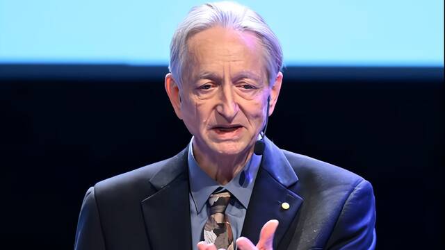 Geoffrey Hinton, padrino de la IA, sobre los empleos que desaparecern: 'Estara aterrorizado si trabajara en un call center'
