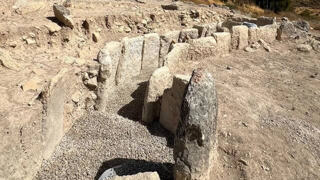 Arquelogos descubren en esta regin espaola una tumba de la Edad del Cobre con armas de hace 5.000 aos