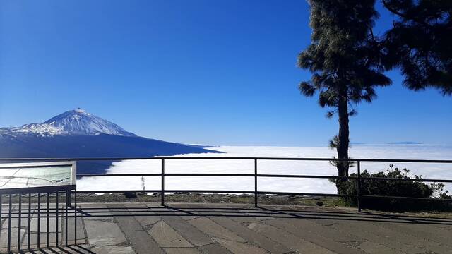 Un mirador de Tenerife causa indignaci�n en Reino Unido por estar lleno de turistas y terminar cerrado al p�blico