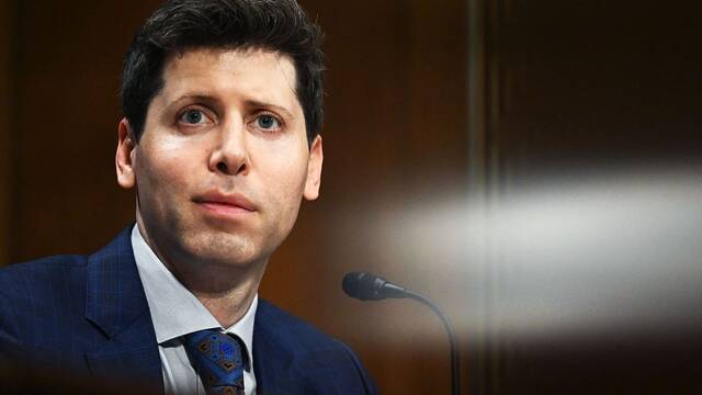 Sam Altman de OpenAI carga contra los 'bots': acusa a las redes sociales como X y Facebook de ofrecer experiencias falsas