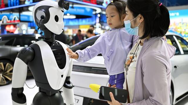 No es ciencia ficcin: China teme el colapso de su poblacin y confa 'a ciegas' en la IA para evitar el desastre absoluto