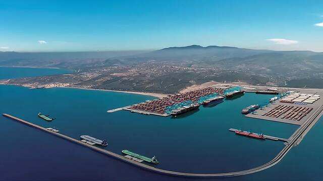 Marruecos acelera su megaconstrucci�n por carretera: dar� servicio al puerto que quiere competir con Espa�a por el Mediterr�neo