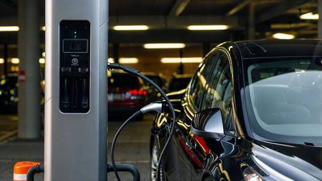 Confirmado por la Ley de Propiedad Horizontal: un vecino no puede usar la luz del garaje para cargar su coche el�ctrico