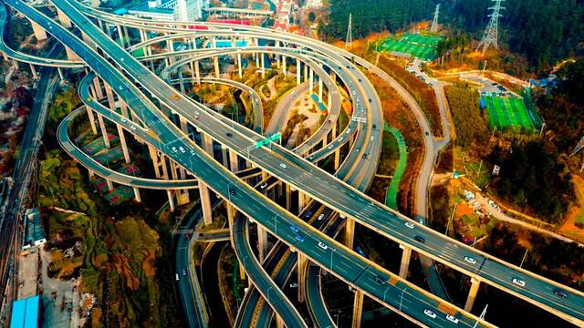 Ya es oficial: China desaf�a a la geograf�a con una megaconstrucci�n de 5 kil�metros que parece sacada de una monta�a rusa
