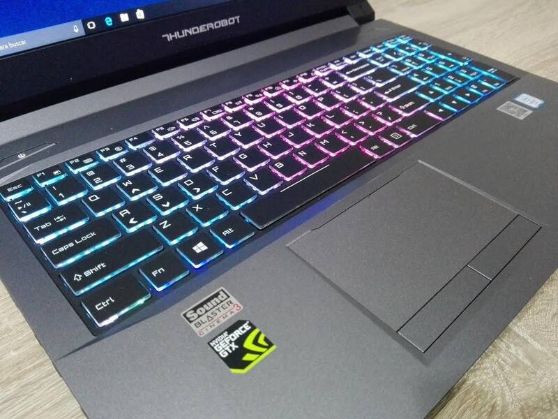 Podremos personalizar el colorido del teclado con un programa incluido en el portátil.