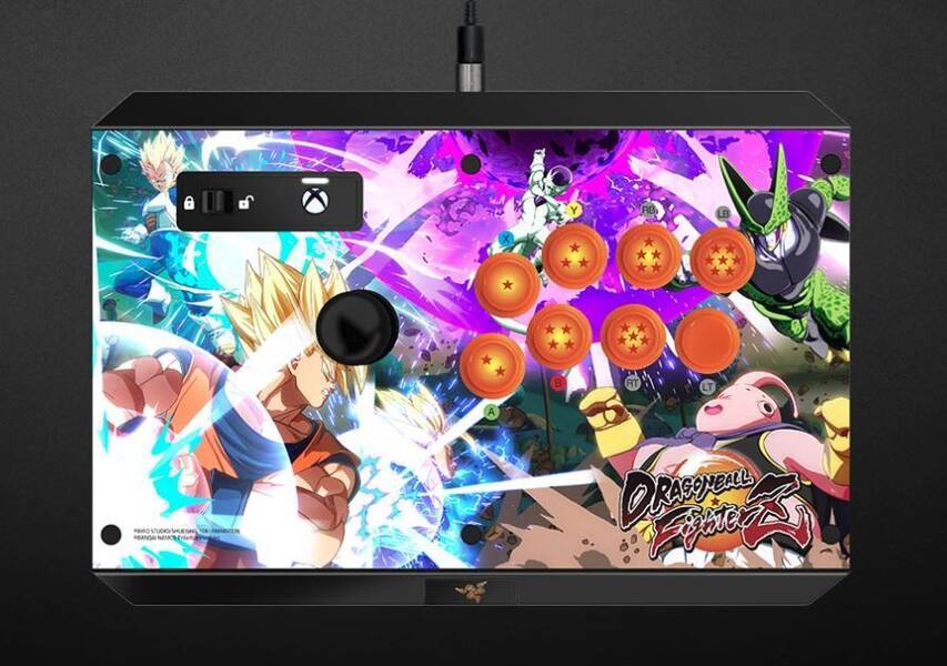 En la imagen de portada de la noticia, el modelo de PS4, en esta, el Atrox de Xbox One.