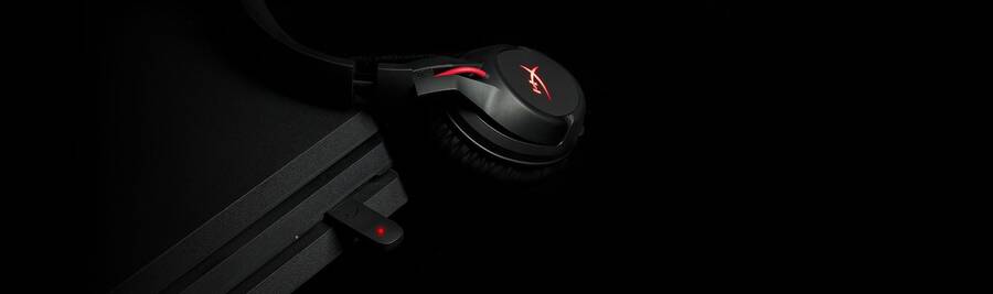 HyperX Cloud Flight cuenta con un dispositivo USB para usar su función inalámbrica. Es compatible con ordenadores, PS4 y PS4 Pro.
