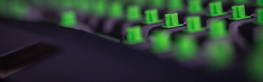 El teclado vendrá de serie con los interruptores verdes propios de Razer aunque podremos encargarlo con los amarillos o naranjas si así lo queremos.