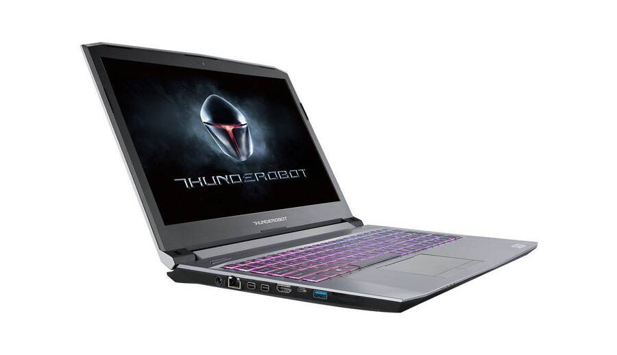 Los ordenadores para gamers cada vez se esfuerzan más en ofrecernos multitud de conexiones.
