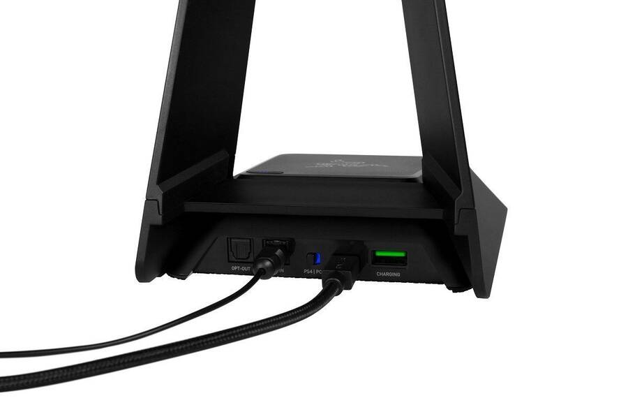 La parte trasera del transmisor tiene puertos ópticos, USB y un botón para alternar el uso entre PS4 y PC.