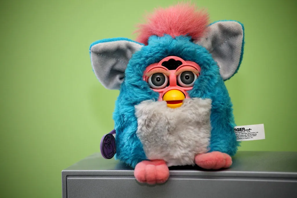 El Furby: El juguete más cariñoso e inquietante de la historia - Vandal  Random
